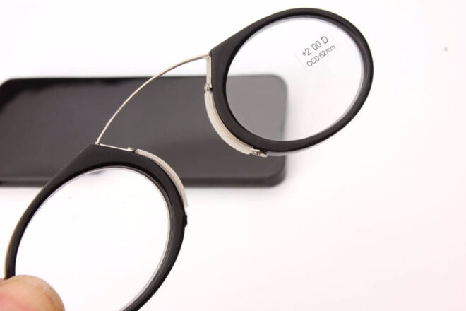 Nose Reading Glasses- SpectaNoz (Pince-Nez)